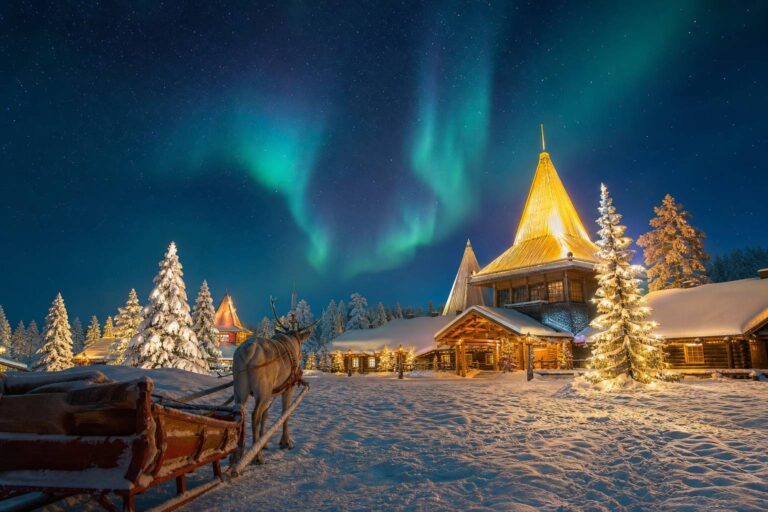 Découvrez la magie du village du Père Noël à Rovaniemi, cœur enchanteur de la Laponie